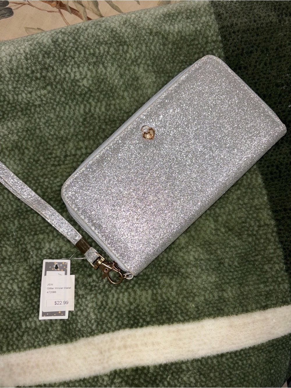 Glitter Heart Wristlet Wallet - Silver